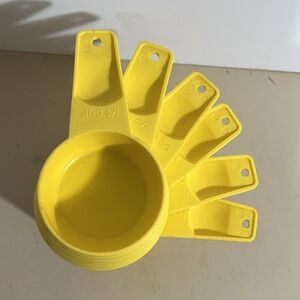 TUPPERWARE Yellow Measuring Cups 761-7 to 766-7